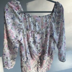 Beautiful button detailed floral blouse